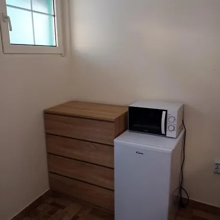 Apartment Koezponti 2 *