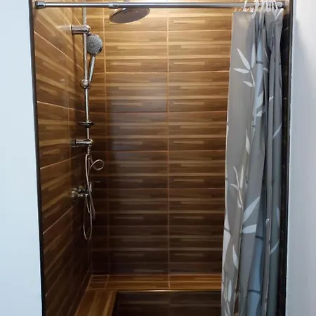 Koezponti 2 Apartament Siófok